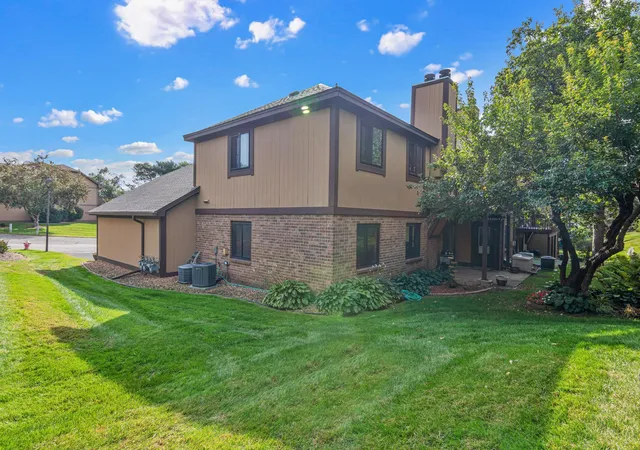 Listing Photo 4 - Condo for sale in building located at 5229 Balmoral Ln, Minneapolis, MN 55437