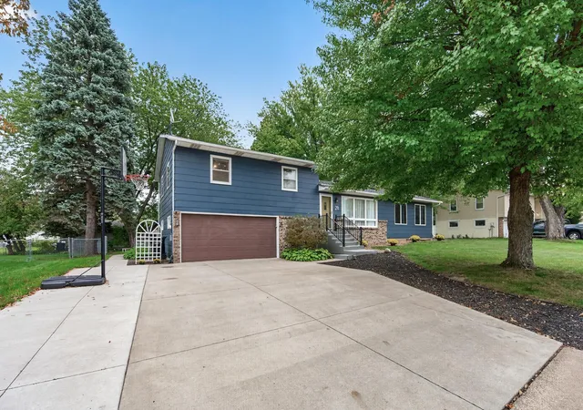Photo 2 of Sale Pending at 28 Sterling St N, Saint Paul, MN 55119 | MLS# 7151121 | Listing updated on 2026-10-07
