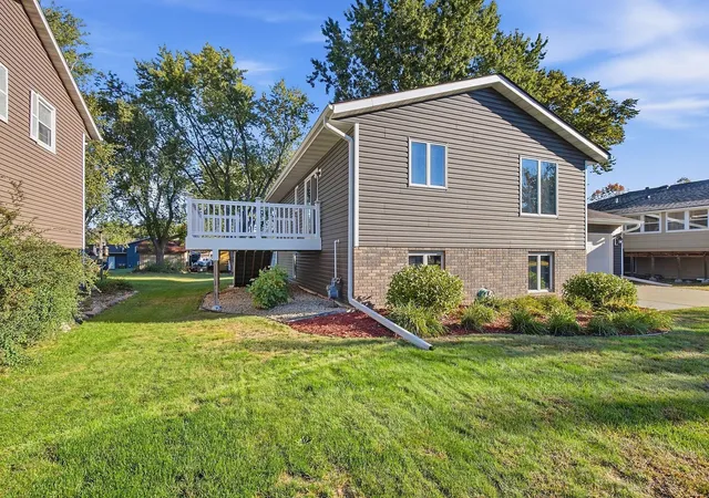 Single family home for sale at 1004 W Prairie St, Belle Plaine, MN 56011 | MLS# 7151134