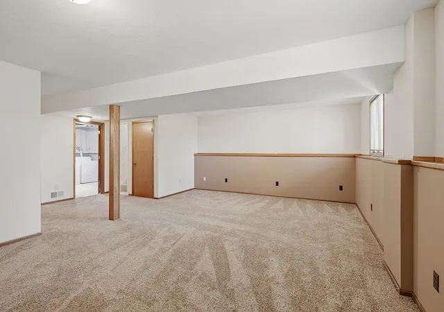 Photo 4 of Single family home for sale at 1004 W Prairie St, Belle Plaine, MN 56011 | MLS# 7151134 | Listing updated on 2026-10-02
