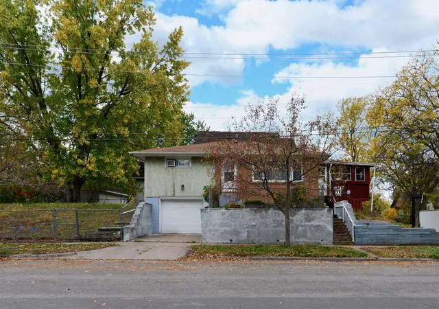 Photo 2 of Single family home for sale at 215 Maple St, Saint Paul, MN 55106 | MLS# 7151136 | Listing updated on 2026-10-16