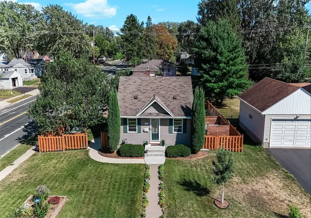 Photo 4 of Single family home for sale at 8201 Stevens Ave S, Minneapolis, MN 55420 | MLS# 7151155 | Listing updated on 2026-10-17