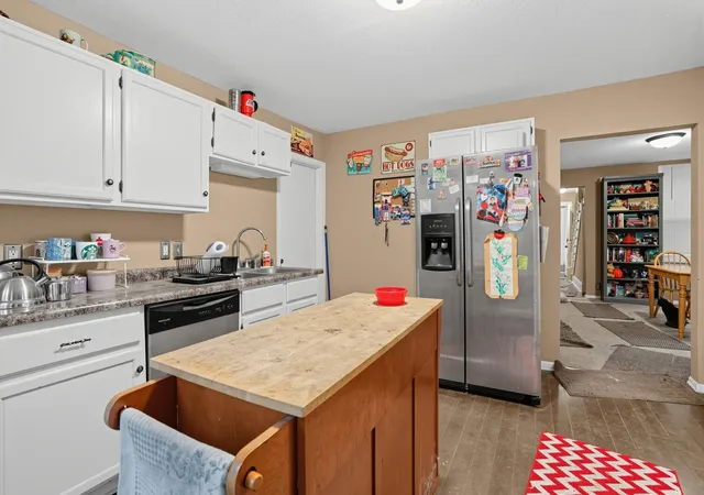 Photo 3 of Single family home for sale at 872 Lawson Ave E, Saint Paul, MN 55106 | MLS# 7151156 | Listing updated on 2026-10-08