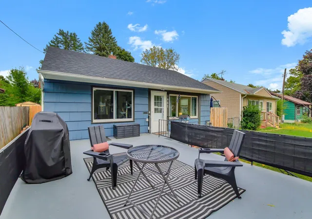 Photo 2 of Single family home for sale at 1462 Hazelwood St, Saint Paul, MN 55106 | MLS# 7151159 | Listing updated on 2026-10-19