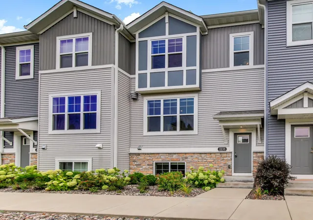 Photo 1 of Single family home for sale at 2235 Gateway Curv, Saint Paul, MN 55109 | MLS# 7151164 | Listing updated on 2026-09-29