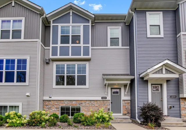 Photo 2 of Single family home for sale at 2235 Gateway Curv, Saint Paul, MN 55109 | MLS# 7151164 | Listing updated on 2026-09-29