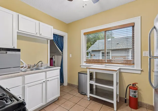 Photo 4 of Single family home for sale at 524 Lexington Pkwy N, Saint Paul, MN 55104 | MLS# 7151166 | Listing updated on 2026-09-28