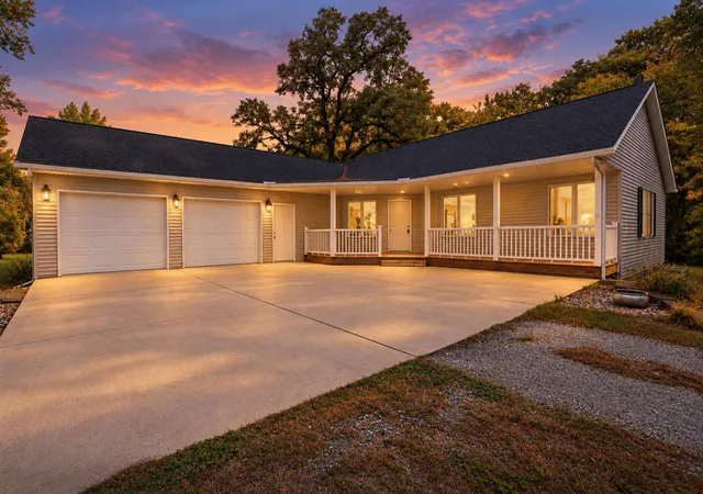 Photo 1 of Single family home for sale at 33850 98th Street, Waseca, MN 56093 | MLS# 7151186 | Listing updated on 2026-10-19