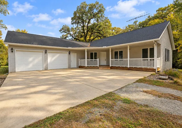 Photo 3 of Single family home for sale at 33850 98th Street, Waseca, MN 56093 | MLS# 7151186 | Listing updated on 2026-10-19