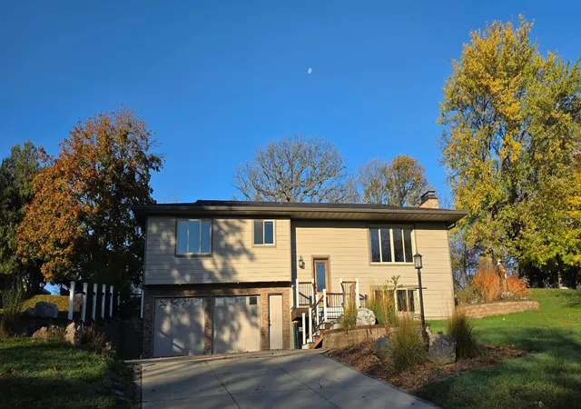 Single family home for sale at 21899 Douglas Ave, Albert Lea, MN 56007 | MLS# 7151197