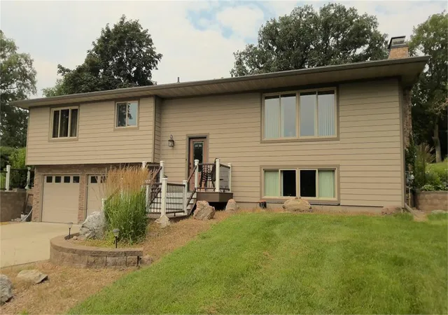 Photo 2 of Single family home for sale at 21899 Douglas Ave, Albert Lea, MN 56007 | MLS# 7151197 | Listing updated on 2026-09-28