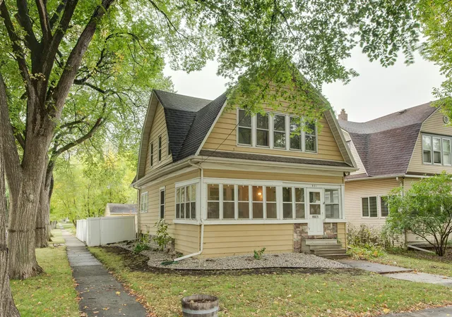 Photo 2 of Single family home for sale at 921 10th Street S, Fargo, ND 58103 | MLS# 7151198 | Listing updated on 2026-10-03