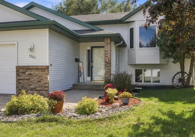 Photo 2 of Single family home for sale at 1307 4th Avenue E, West Fargo, ND 58078 | MLS# 7151202 | Listing updated on 2026-09-29