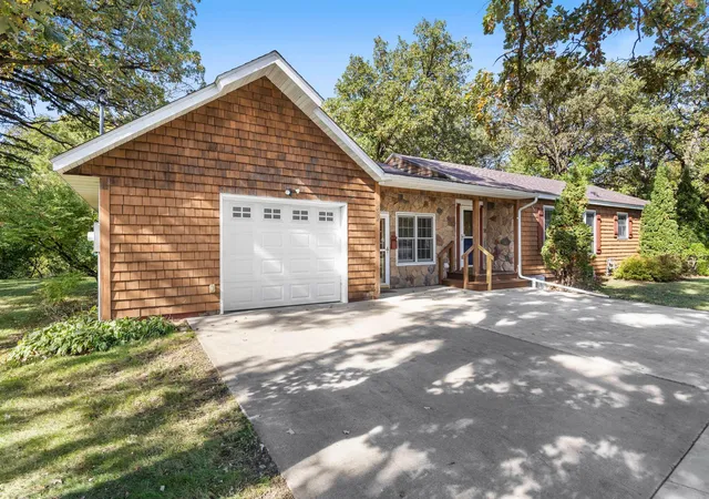 Photo 3 of Single family home for sale at 582 Business 23 W, Paynesville, MN 56362 | MLS# 7151215 | Listing updated on 2026-10-03