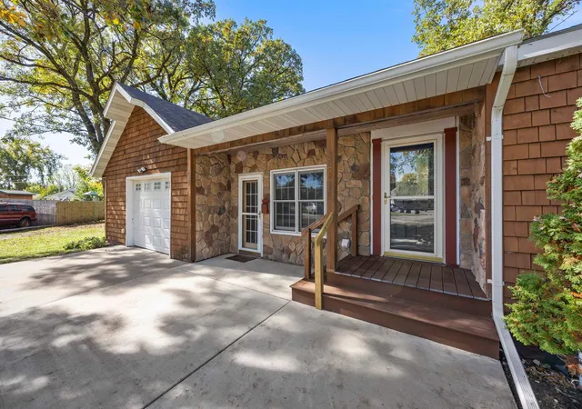 Photo 4 of Single family home for sale at 582 Business 23 W, Paynesville, MN 56362 | MLS# 7151215 | Listing updated on 2026-10-03