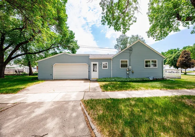 Photo 2 of Single family home for sale at 1602 14 1/2 St S, Fargo, ND 58103 | MLS# 7151216 | Listing updated on 2026-10-02
