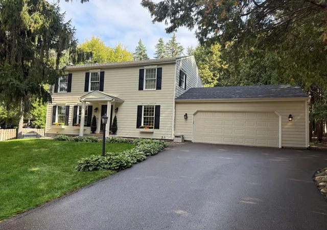 Photo 2 of Single family home for sale at 7829 Somerset Cir, Saint Paul, MN 55125 | MLS# 7151243 | Listing updated on 2026-10-01