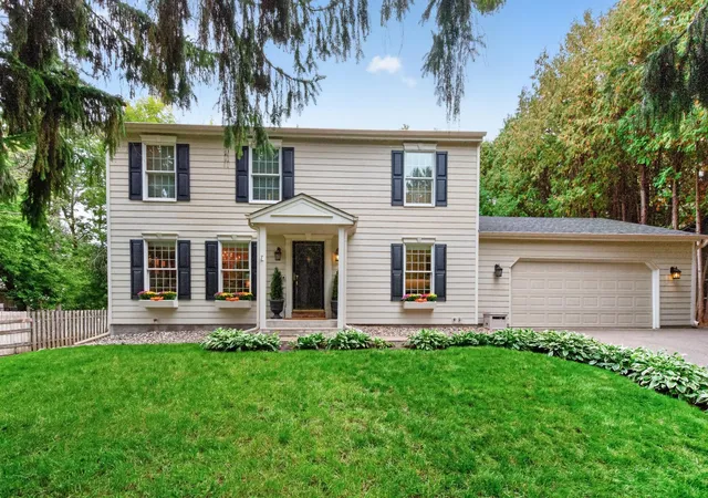 Photo 3 of Single family home for sale at 7829 Somerset Cir, Saint Paul, MN 55125 | MLS# 7151243 | Listing updated on 2026-10-01
