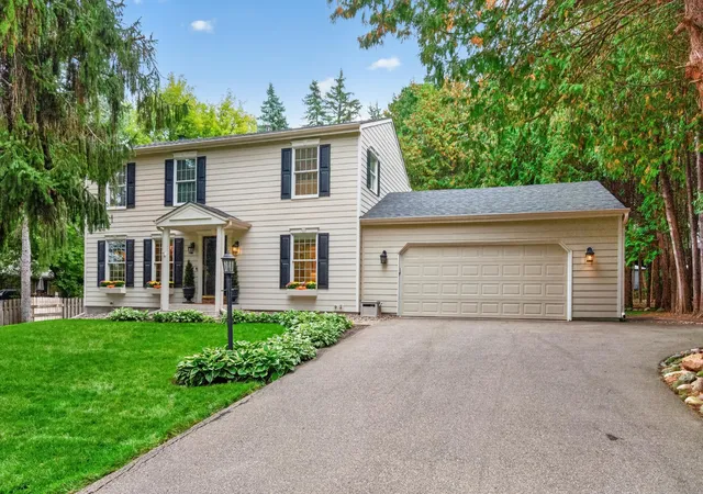 Photo 4 of Single family home for sale at 7829 Somerset Cir, Saint Paul, MN 55125 | MLS# 7151243 | Listing updated on 2026-10-01