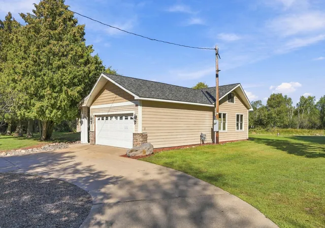 Photo 2 of Single family home for sale at 4423 Fawn Lake Dr NE, Bethel, MN 55005 | MLS# 7151246 | Listing updated on 2026-09-30