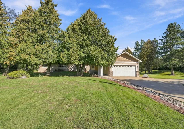 Photo 3 of Single family home for sale at 4423 Fawn Lake Dr NE, Bethel, MN 55005 | MLS# 7151246 | Listing updated on 2026-09-30