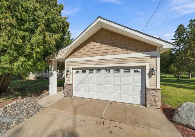 Photo 4 of Single family home for sale at 4423 Fawn Lake Dr NE, Bethel, MN 55005 | MLS# 7151246 | Listing updated on 2026-09-30