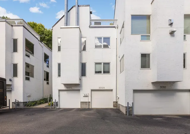Photo 2 of Condo for sale at 3012 Lake Shore Dr #B, Minneapolis, MN 55416 | MLS# 7151264 | Listing updated on 2026-10-02