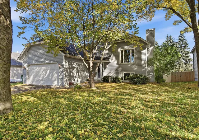 Photo 1 of Single family home for sale at 14600 Hallmark Dr, Saint Paul, MN 55124 | MLS# 7151281 | Listing updated on 2026-10-10