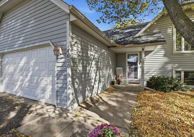 Photo 3 of Single family home for sale at 14600 Hallmark Dr, Saint Paul, MN 55124 | MLS# 7151281 | Listing updated on 2026-10-10