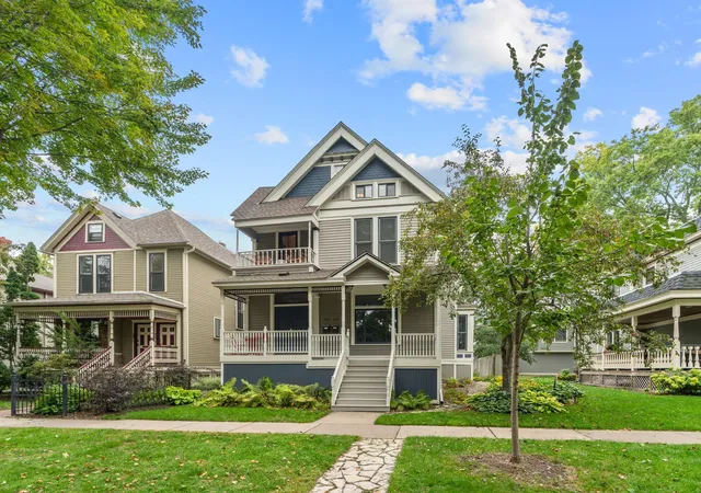 Listing Photo 2 - Condo for sale in building located at 408 Laurel Ave, Saint Paul, MN 55102 - Unit #2