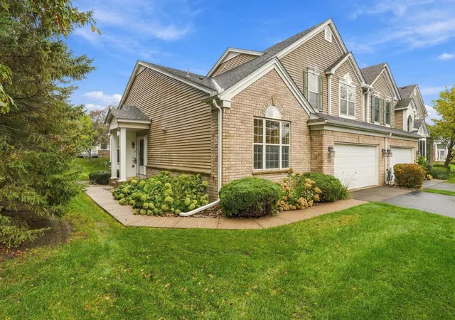 Photo 2 of Single family home for sale at 7147 Arthur Dr, Saint Paul, MN 55125 | MLS# 7151289 | Listing updated on 2026-10-19