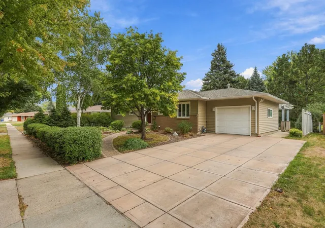 Single family home for sale at 2831 Edgewood Dr N, Fargo, ND 58102 | MLS# 7151312