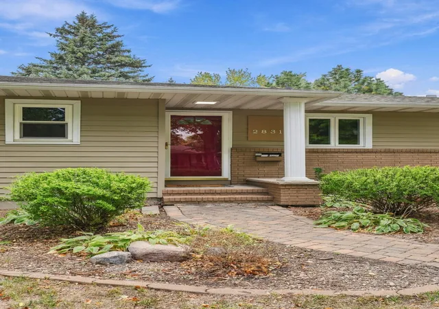 Photo 2 of Single family home for sale at 2831 Edgewood Dr N, Fargo, ND 58102 | MLS# 7151312 | Listing updated on 2026-10-02