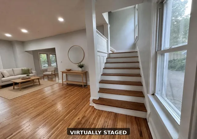 Photo 2 of Single family home for sale at 929 Barclay St, Saint Paul, MN 55106 | MLS# 7151316 | Listing updated on 2026-10-06