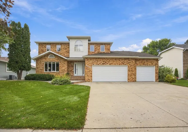 Photo 1 of Single family home for sale at 2825 27th Street S, Fargo, ND 58103 | MLS# 7151317 | Listing updated on 2026-10-03