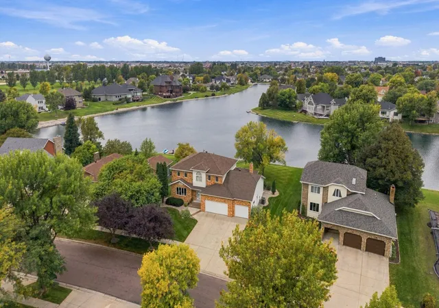 Photo 2 of Single family home for sale at 2825 27th Street S, Fargo, ND 58103 | MLS# 7151317 | Listing updated on 2026-10-03