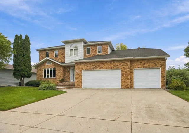 Photo 3 of Single family home for sale at 2825 27th Street S, Fargo, ND 58103 | MLS# 7151317 | Listing updated on 2026-10-03