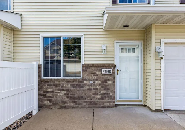 Photo 3 of Single family home for sale at 3210 Juniper Cir #B, Saint Paul, MN 55125 | MLS# 7151321 | Listing updated on 2026-10-01