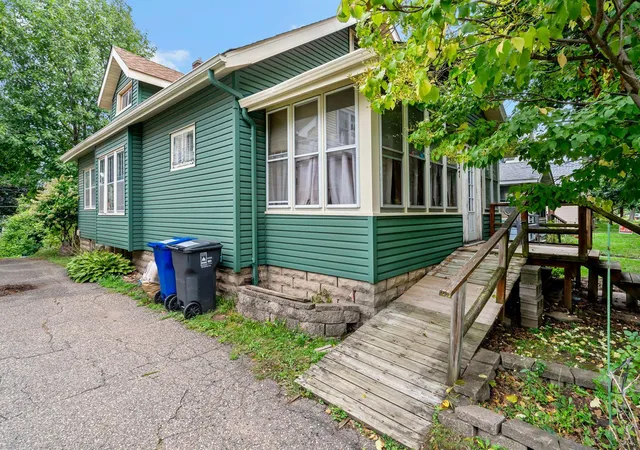 Photo 2 of Single family home for sale at 337 Winona St W, Saint Paul, MN 55107 | MLS# 7151341 | Listing updated on 2026-10-03