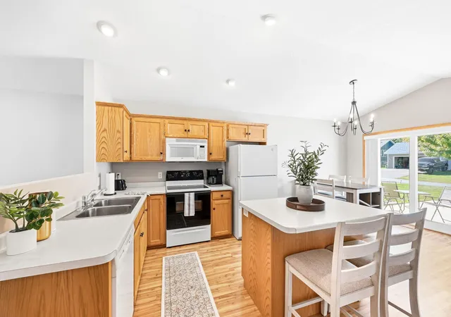 Photo 2 of Single family home for sale at 460 Minnesota St NW, Hutchinson, MN 55350 | MLS# 7151389 | Listing updated on 2026-10-19