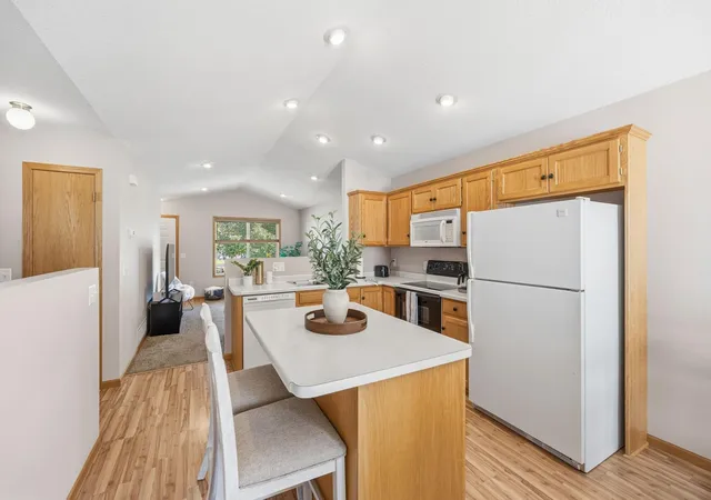 Photo 3 of Single family home for sale at 460 Minnesota St NW, Hutchinson, MN 55350 | MLS# 7151389 | Listing updated on 2026-10-19