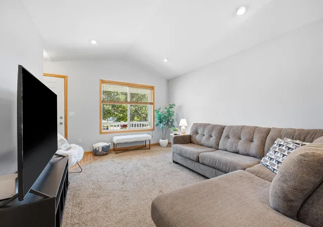 Photo 4 of Single family home for sale at 460 Minnesota St NW, Hutchinson, MN 55350 | MLS# 7151389 | Listing updated on 2026-10-19