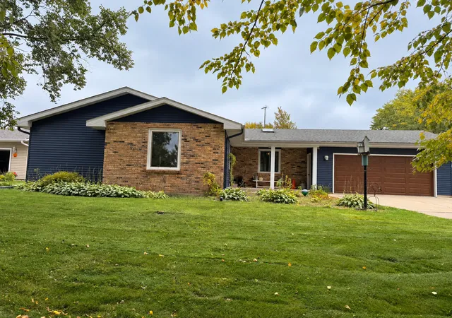 Photo 2 of Single family home for sale at 350 13th Street Sw, Owatonna, MN 55060 | MLS# 7151394 | Listing updated on 2026-10-14
