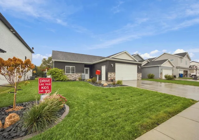 Photo 1 of Single family home for sale at 3613 30th Street S, Moorhead, MN 56560 | MLS# 7151410 | Listing updated on 2026-10-04