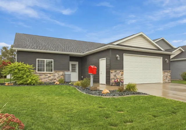 Photo 2 of Single family home for sale at 3613 30th Street S, Moorhead, MN 56560 | MLS# 7151410 | Listing updated on 2026-10-04