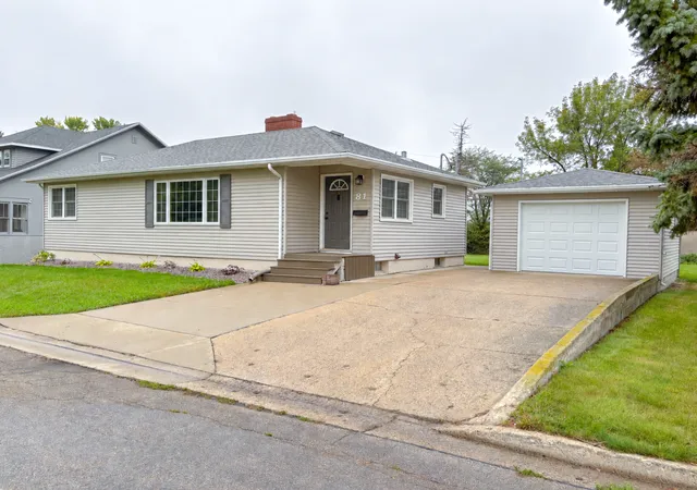 Single family home for sale at 81 4th Avenue N, Wahpeton, ND 58075 | MLS# 7151417