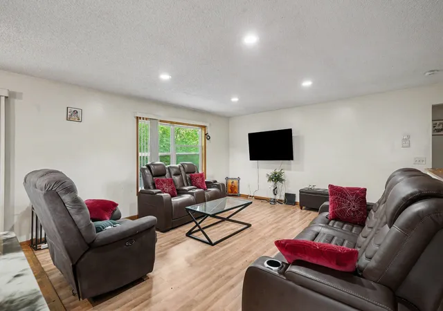 Photo 4 of Single family home for sale at 1550 41st Avenue NE, Minneapolis, MN 55421 | MLS# 7151433 | Listing updated on 2026-10-09