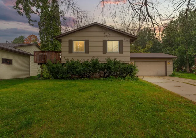 Photo 1 of Single family home for sale at 8 Aspen Ct, Faribault, MN 55021 | MLS# 7151436 | Listing updated on 2026-10-08