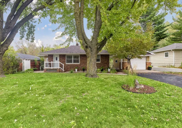 Photo 2 of Single family home for sale at 1814 Mcknight Rd N, Saint Paul, MN 55109 | MLS# 7151439 | Listing updated on 2026-10-23