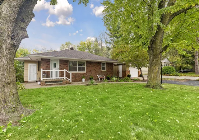 Photo 3 of Single family home for sale at 1814 Mcknight Rd N, Saint Paul, MN 55109 | MLS# 7151439 | Listing updated on 2026-10-23